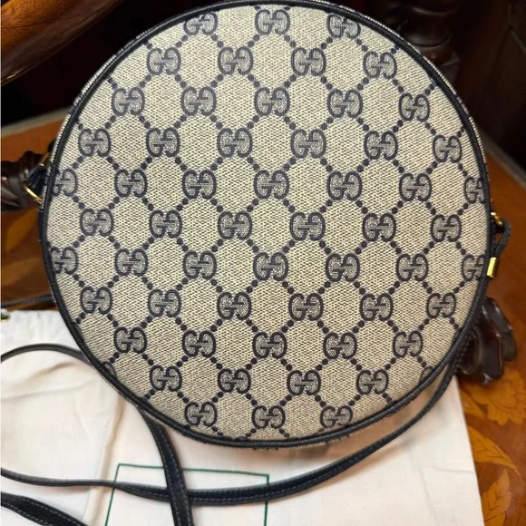 💐SOLD💐
Gucci Monogram navy blue and Gray Crossbody Bag - Picture 4 of 5